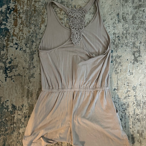 Beige Aerie Romper with Pockets! - Picture 2 of 3